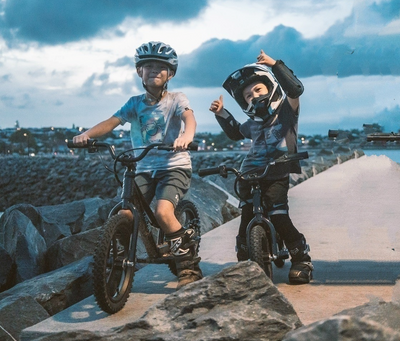 TAKANI electric balance bikes for kids, this e-powered balance bike is the perfect introduction to dirt biking and motocross.